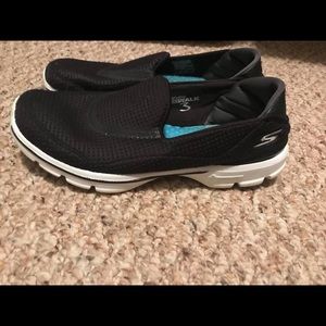 Black sketchers size 6.5